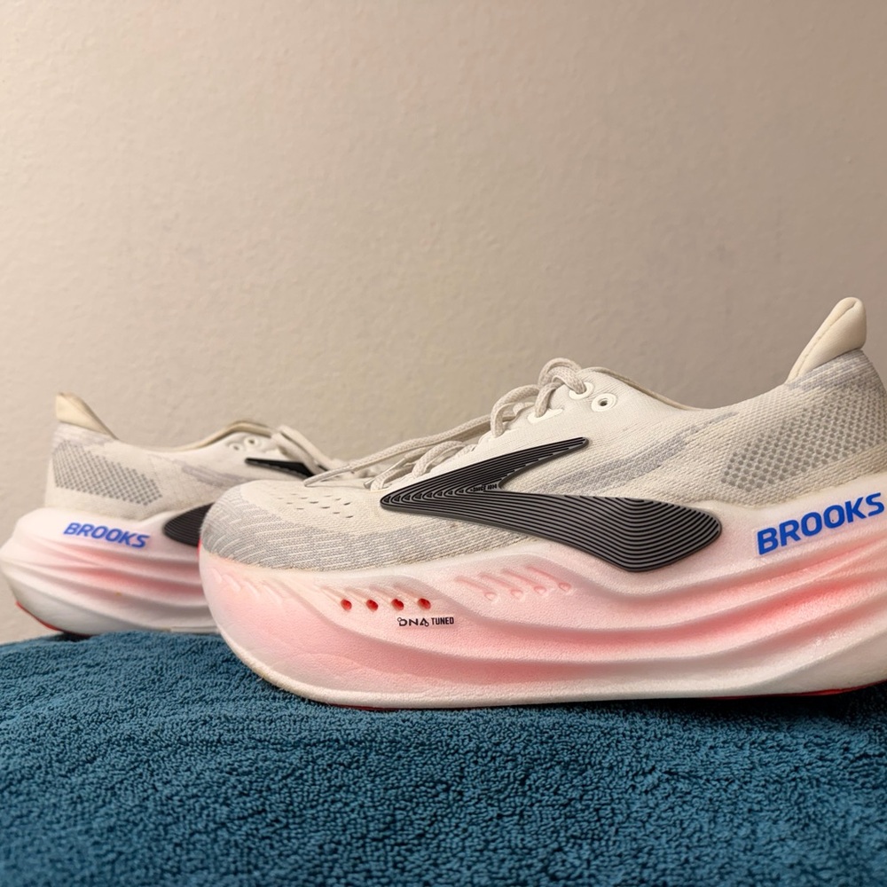 Brooks Glycerin Max Women's Running Athletic Shoes - White and Pink - Picture 2 of 9
